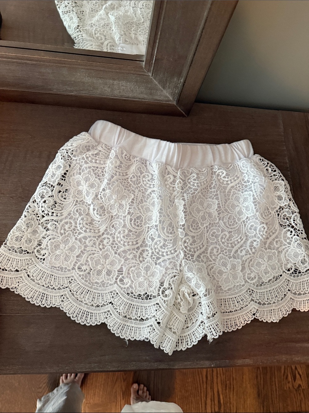 White Lace Scallop-Hem Women's Shorts